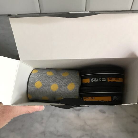 AXE Messy Hair Look Gift Pack - 2 Pomades + Bonus Socks NEW - Picture 3 of 3